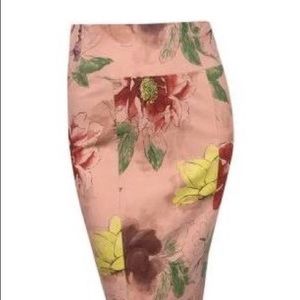 Floral Print MidiPencilSkirt
MELISSAMCCARTHYSEVEN7
